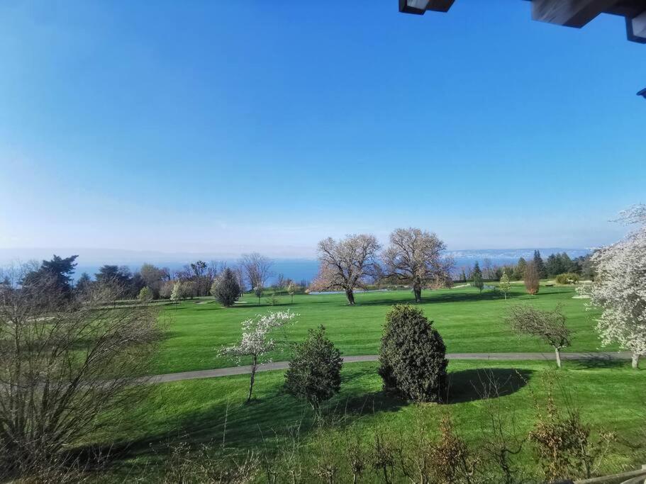 Appartement Vue Sur Le Golf Et Le Lac Leman Publier Esterno foto