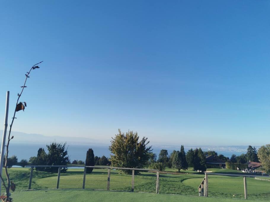 Appartement Vue Sur Le Golf Et Le Lac Leman Publier Esterno foto